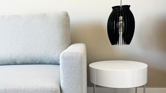 Lampa z plexi – tani sposób na odświeżenie wnętrza
